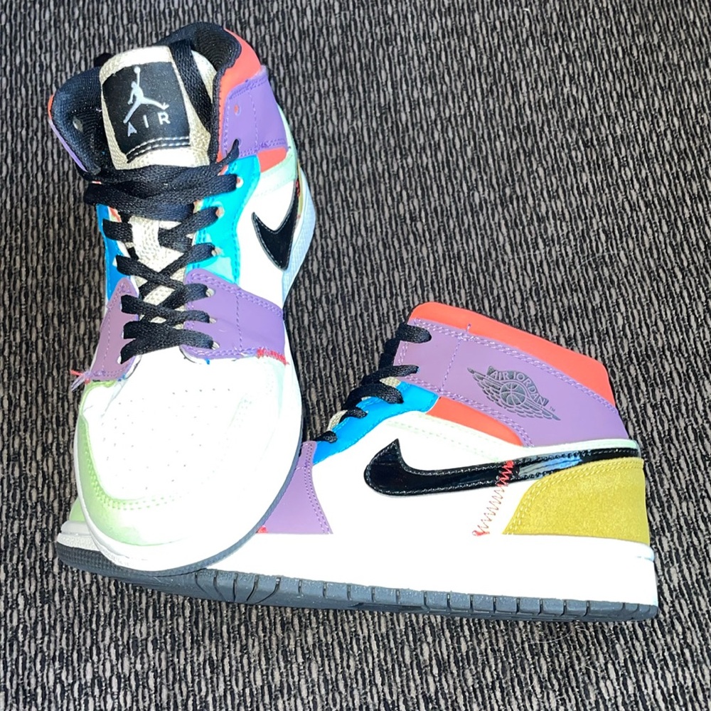 AIR JORDAN SNEAKERS